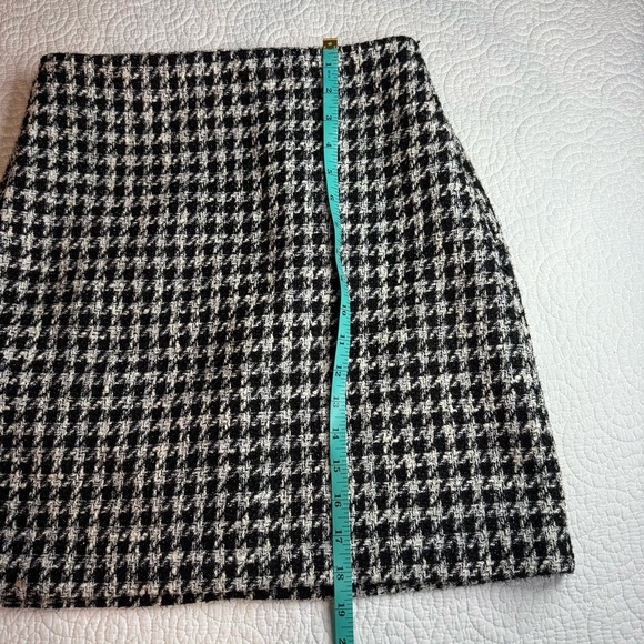 LOFT Black and White Houndstooth Mini Skirt - Picture 10 of 15